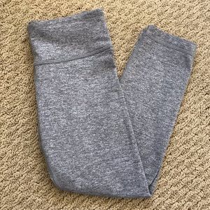 Lululemon Size 4 Wunder Under Crop Light Grey